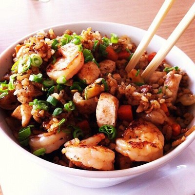 21. YAKIMESHI DE MARISCOS