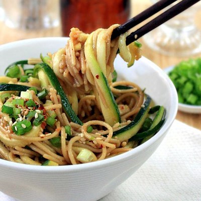 26. YAKISOBA VEGETARIANO